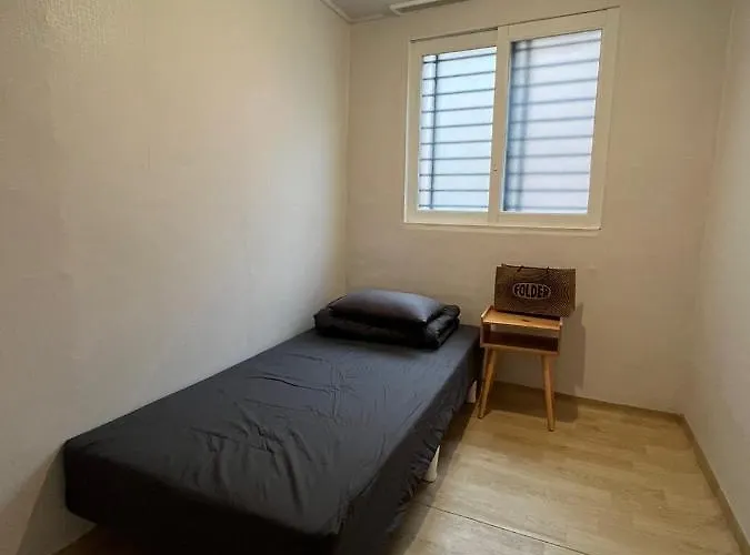T Guesthouse Sharehouse Room 201